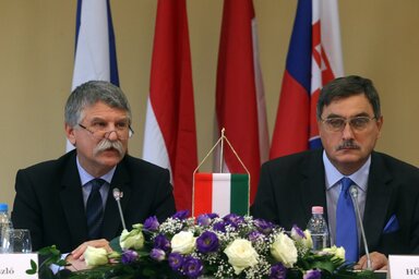 Kövér László, mellette Hörcsik Richárd, az Országgyűlés európai ügyek bizottságának elnöke (Fotó: MTI)