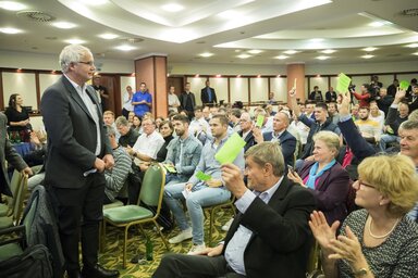 Wladár Sándor megválasztásának pillanata (Fotó: MTI)