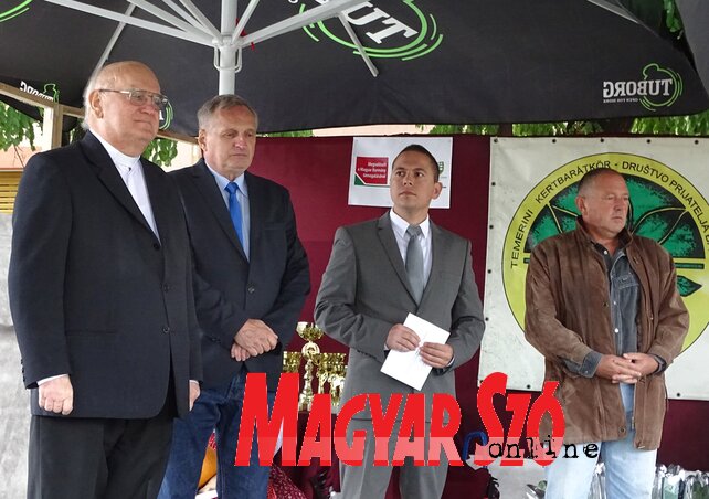 A közélet képviselői: ft. Szungyi László, Sneider Sándor, Ótott Róbert és Pásztor Róbert (Góbor Béla felvétele) A közélet képviselői: ft. Szungyi László, Sneider Sándor, Ótott Róbert és Pásztor Róbert (Góbor Béla felvétele)