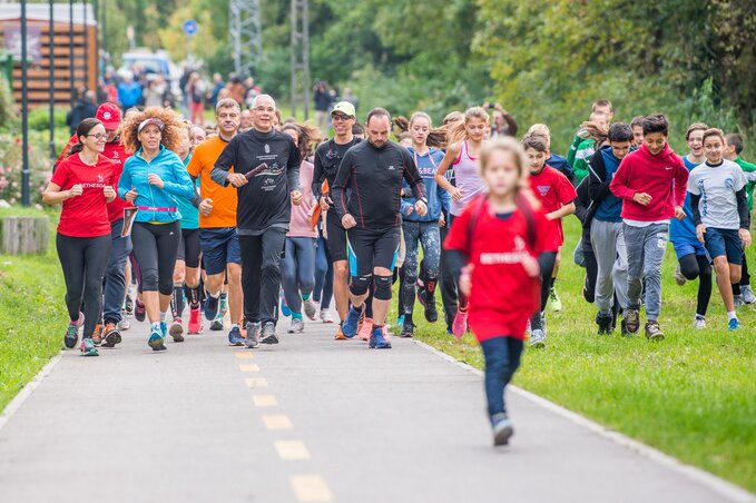 Balog Zoltán az első sorban fut (Fotó: MTI)