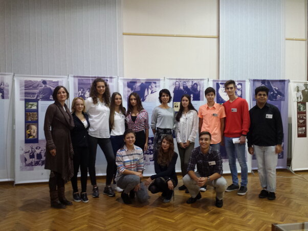 A kiállítást a Közgazdasági-Kereskedelmi Iskola csapata szervezte (Fotó: Fehér Rózsa)