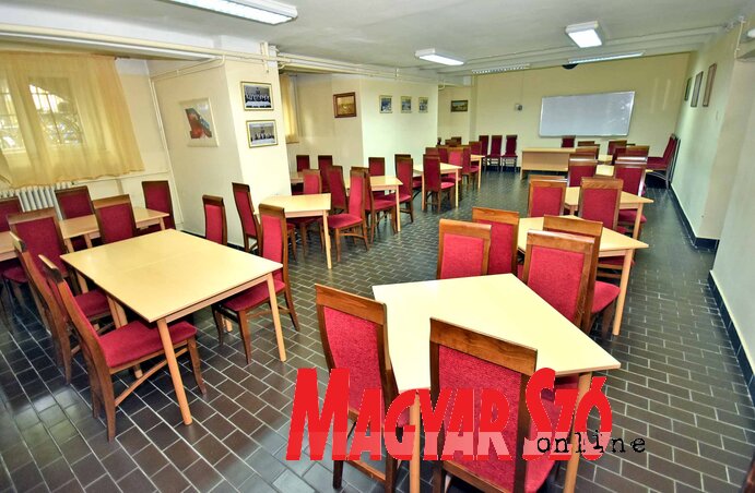 Felszolgálóterem a pincérek gyakorlati oktatására