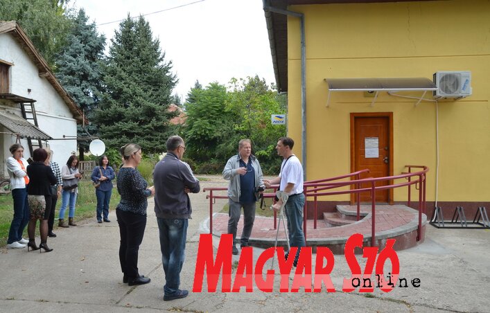 A posta akadálymentesített bejáratának átadása Pobedán (Lakatos János felvétele)