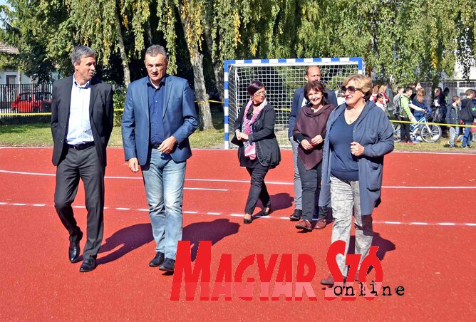 A felújított sportpályának nemcsak a diákok örülnek, hanem a rekreatív sportolók is