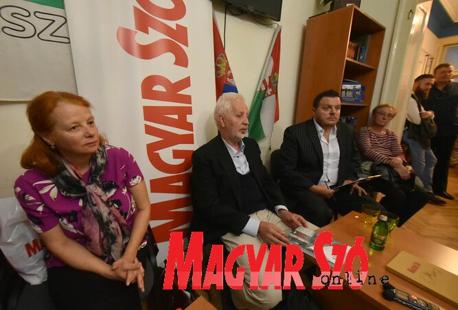 Fodor István a Menedékben című könyvünket ismerteti (Ótos András felvétele) Fodor István a Menedékben című könyvünket ismerteti (Ótos András felvétele)