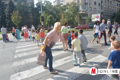 Körülnézek, mielőtt lelépek a járdáról (Dávid Csilla felvétele)