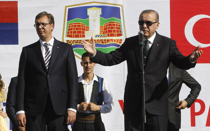 Vučić és Erdoğan az ünnepi emelvényen (Fotó: Beta)
