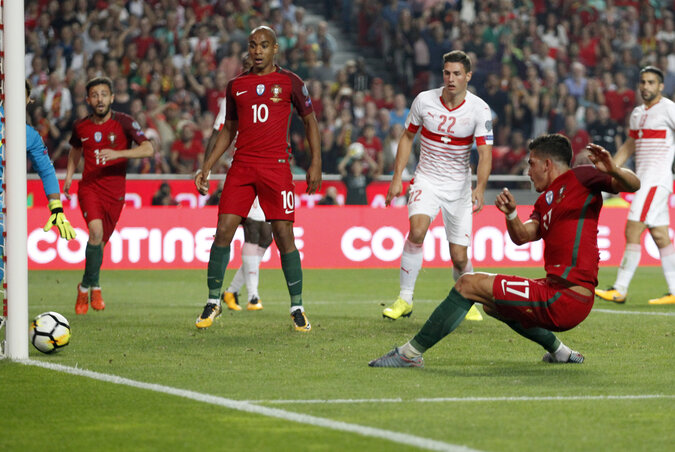 André Silva a 10. gólját rúgta a selejtezőkben a svájciak ellen (Fotó: Beta/AP)