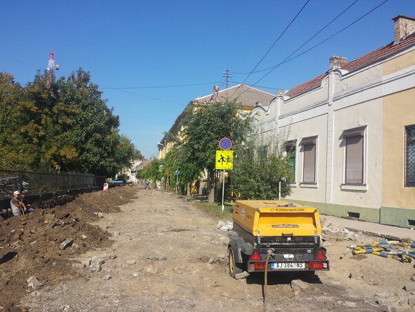 Január elejéig nem lehet közlekedni a Dositej utcában (Fotó: Fehér Rózsa)