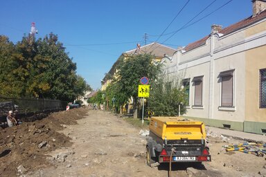 Január elejéig nem lehet közlekedni a Dositej utcában (Fotó: Fehér Rózsa)