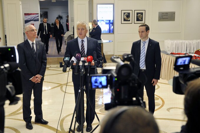 Balog Zoltán, Semjén Zsolt és Azbej Tristan helyettes államtitkár a sajtótájékoztatón (Fotó: MTI)