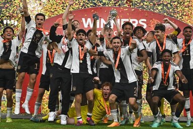 Ünnepelnek a német fiúk (Fotó: UEFA)