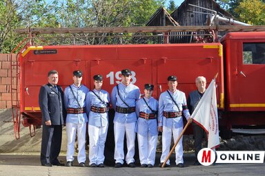 A Maronka Károly Ö. T. T. tagjai hagyományőrző egyenruhákban (Lakatos János felvétele)