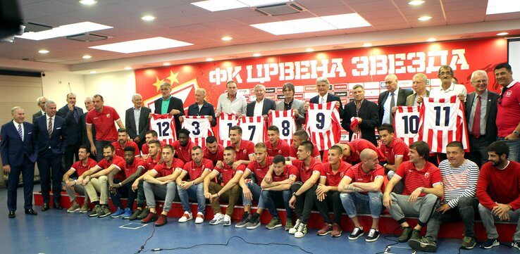 A Rajko Mitić Stadionban koktélpartit rendeztek abból az alkalomból, hogy a C. zvezda 1978-ban legyőzte az Arsenalt az UEFA-kupa nyolcaddöntőjében (Fotó: Beta)