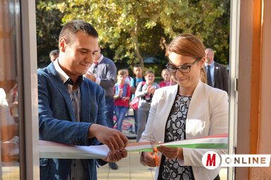 Mohácsi Zoltán és Illés Boglárka megnyitják az ifjúsági klubot (kép: Lakatos János)