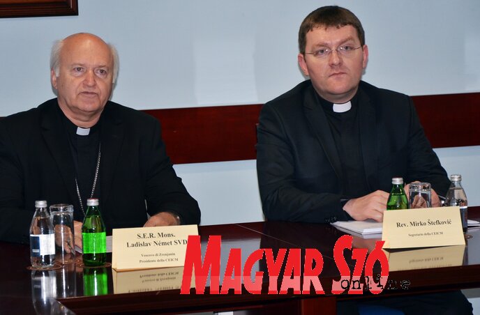 Dr. Német László SVD nagybecskereki püspök és Mirko Štefković, a konferencia titkára (Dávid Csilla felvétele)
