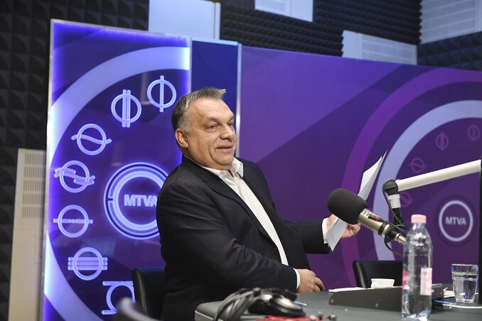 Orbán Viktor a Kossuth Rádió 180 perc című műsorában (MTI Fotó: Koszticsák Szilárd)