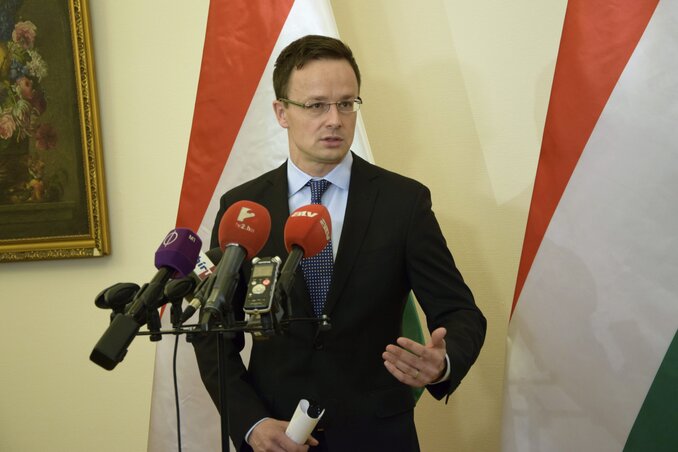 Szijjártó Péter a sajtótájékoztatón (Fotó: MTI)
