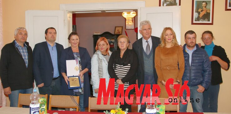 Vendégek és vendéglátók Velebiten (Fotó: Puskás Károly) Vendégek és vendéglátók Velebiten (Fotó: Puskás Károly)