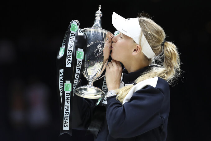 Caroline Wozniacki élete legértékesebb trófeájával (Fotó: Beta/AP)