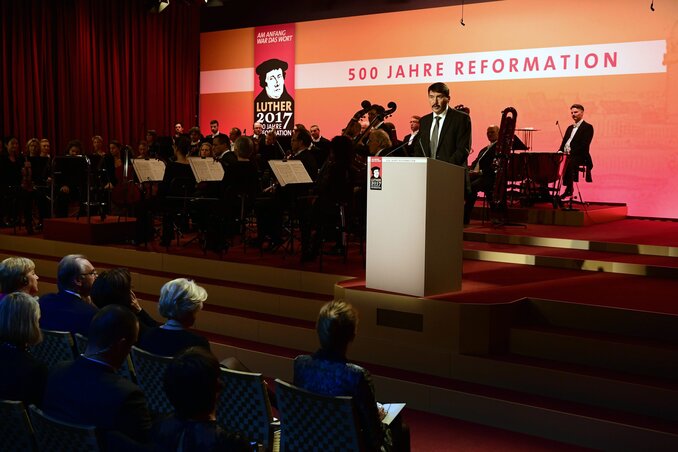 Áder János köztársasági beszédet mond a wittenbergi városháza dísztermében (Fotó: MTI)