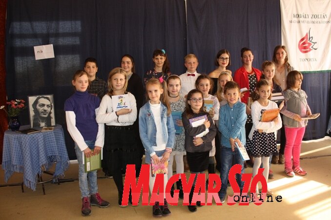 A 7. Tóth Ferenc Vers- és Prózamondó szemle díjazottai (Kazinczy Paszterkó Diana felvétele)