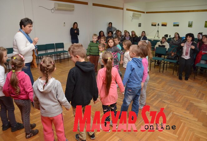 Bemutató óra ovisokkal (Lakatos János felvétele)