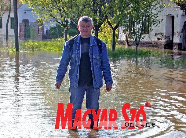A módosi árvíz idején István gumicsizmában járta a terepet A módosi árvíz idején István gumicsizmában járta a terepet