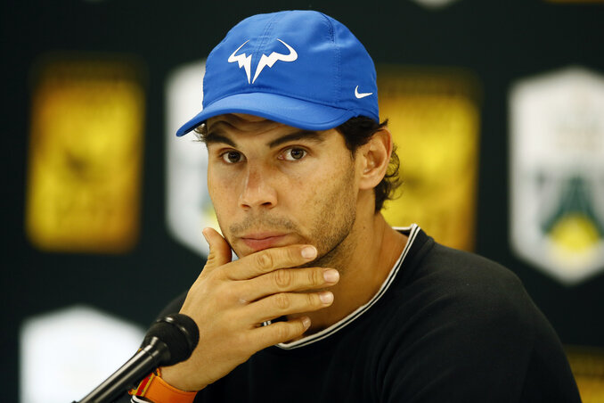 Rafael Nadal a párizsi sajtótájékoztatóján jelentette be a feladás tényét (Fotó: Beta/AP)
