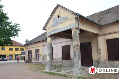 Az urbánus zsebek, illetve modern közterek közül az első kettőt a Heréskertben és Kabolban alakítják ki hamarosan, az önkormányzat 4-4 millió dinárt irányozott elő a munkálatokra. Felvételünk Kabol központjában készült (Dávid Csilla felvétele)