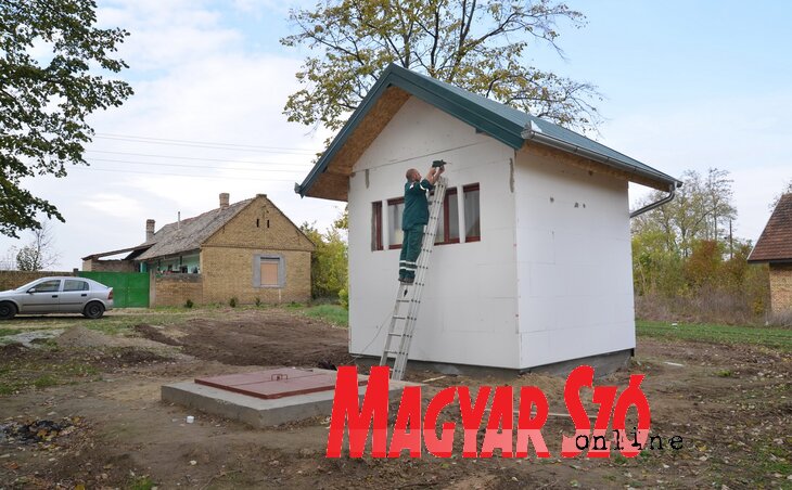 Az áram bevezetése után beüzemelhető lesz az új kút (Lakatos János felvétele)