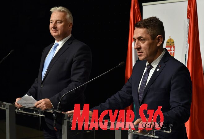 Potápi Árpád János beszél a sajtótájékoztatón (Fotó: Ótos András)