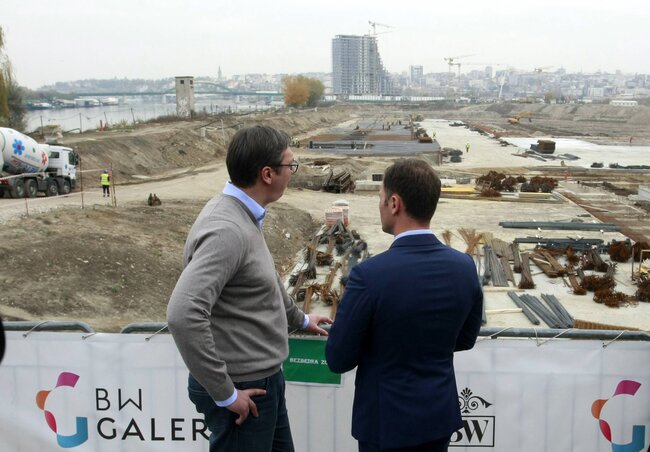 Vučić: Már most látom, hogy nagyon szép épületek lesznek itt (Fotó: Beta)