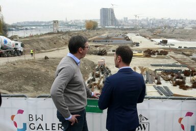 Vučić: Már most látom, hogy nagyon szép épületek lesznek itt (Fotó: Beta)