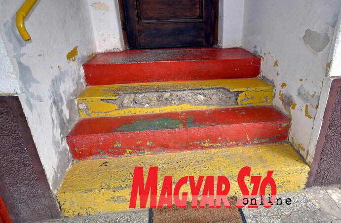 A vitatott lépcső a Marjai Mária napköziben (Fotó: Gergely Árpád)