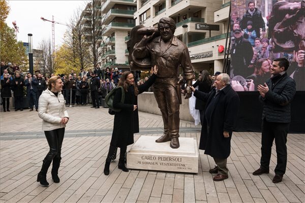 Bud Spencer bronzszobra, MTI Fotó: Mónus Márton