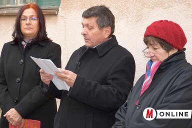 Virág Ibolya, Bordás Győző és Kollár Mária a táblaavatón (Puskás Károly felvétele)
