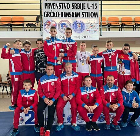 A zombori Radnički U15-ös birkózói Magyarkanizsán A zombori Radnički U15-ös birkózói Magyarkanizsán