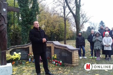 Megemlékezés a topolyai Nyugati temetőben (Kazinczy Paszterkó Diana felvétele)