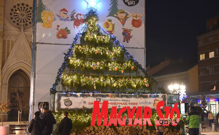 A II. Újvidéki Winterfest november 23-án kezdődik, gyermekkórusok lépnek fel, lesznek koncertek, a Szabadság téren bőséges gasztronómiai kínálat várja a látogatókat (Ótos András felvétele)