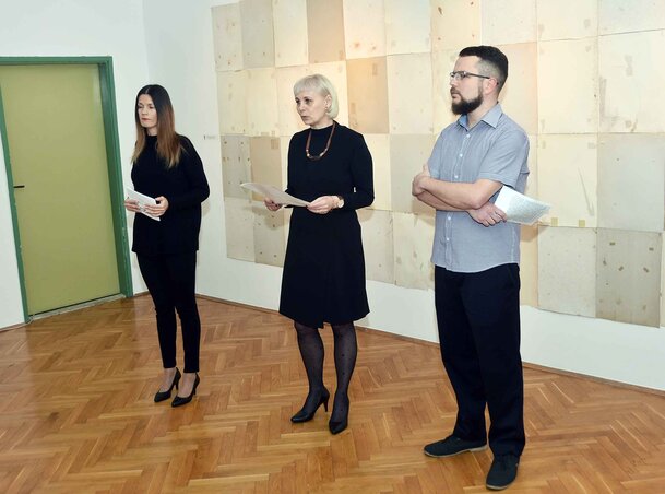 Nela Tonković, Lovas Ildikó és Brenner János a kiállítás megnyitóján