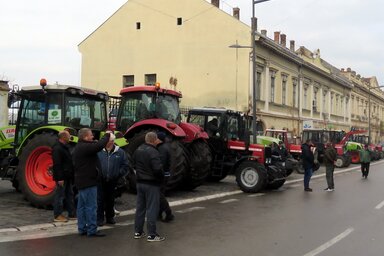 Hiába tiltakoztak  (Fotó: Kecskés István)