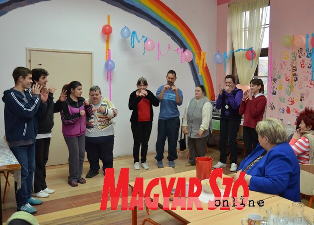 Az Izida felhasználóinak tábornyitó tánca (Lakatos János felvétele)