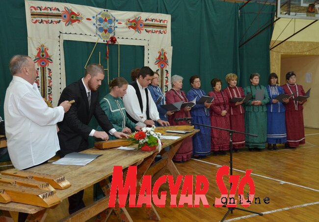 Az asszonykórus és a citerazenekar fellépése (Lakatos János felvétele)