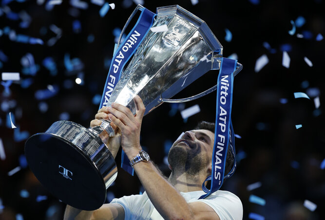 Dimitrov a jókora serleggel (Fotó: Beta/AP) Dimitrov a jókora serleggel (Fotó: Beta/AP)