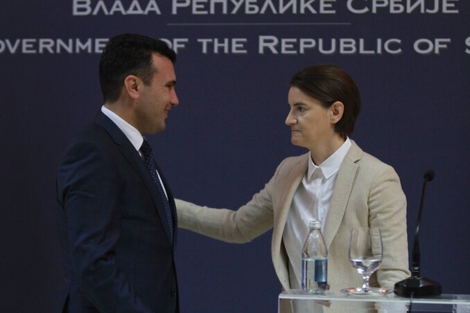 Zoran Zaev és Ana Brnabić (Fotó: Beta/AP)