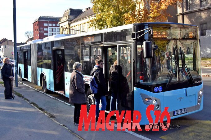 Az új csuklós busz két hete közlekedik a városban (Fotó: Gergely Árpád)