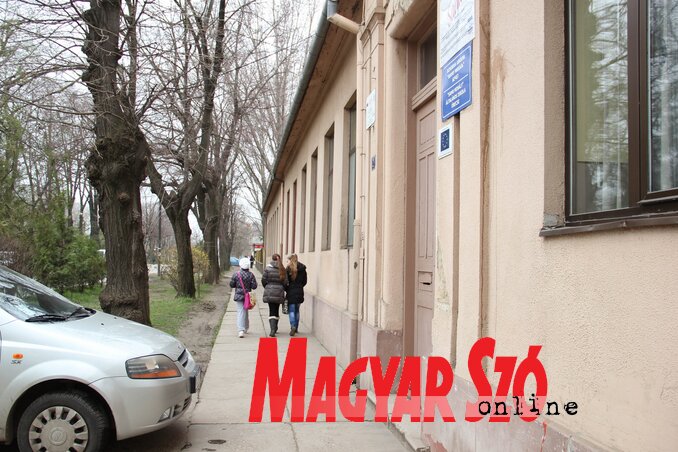 Időt nyert az iskola, egyelőre nem kerülnek dobra az ingóságai (Fehér Rózsa felvétele)