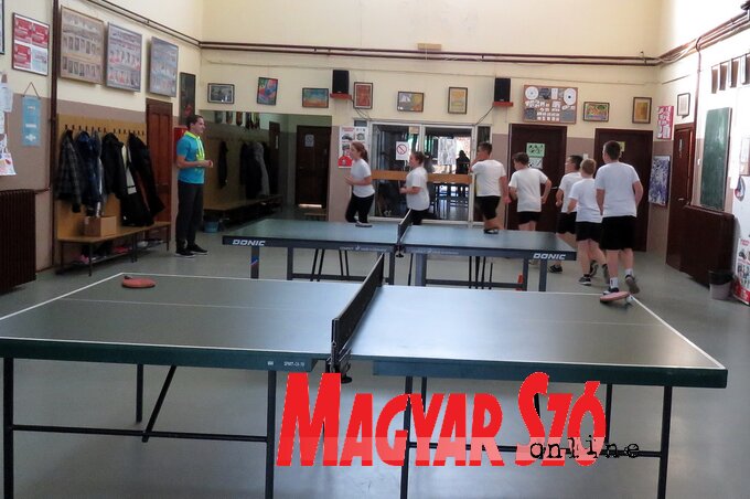 Đaci i dalje vežbaju u holu (Foto: Kecskés István)