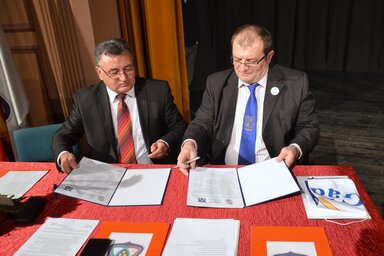 A testvérközségi szerződés aláírása , Fotó: Lakatos János